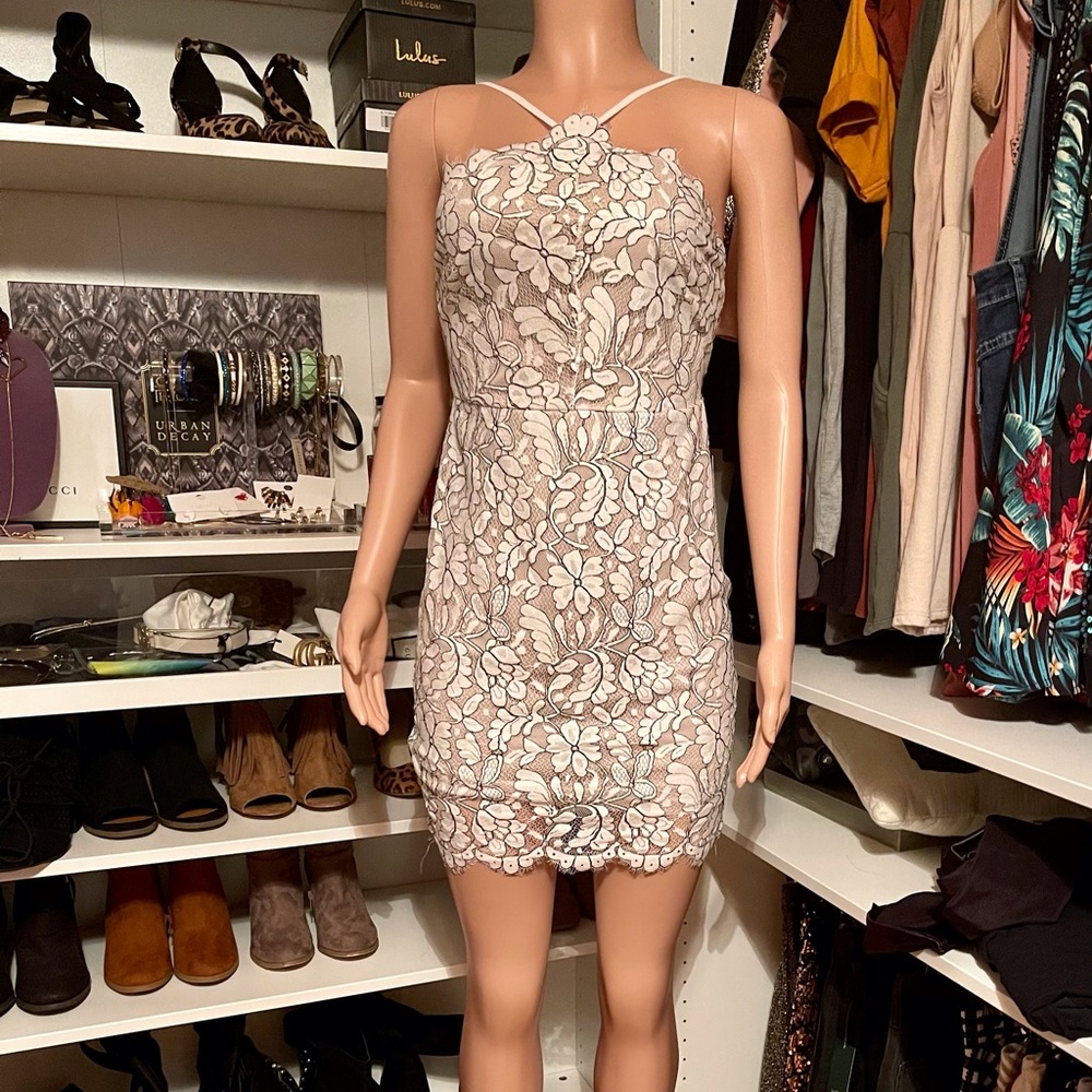 NWT Lulus lace dress Medium